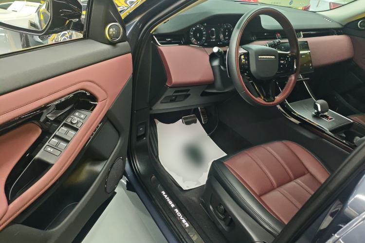 Used Land Rover Range Evoque 2024 Aurora L 249 PS Prestige Light-Chasing Edition Interior 3