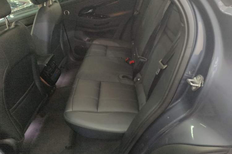 Used Land Rover Range Evoque 2024 Aurora L 249 PS Prestige Light-Chasing Edition Interior 4
