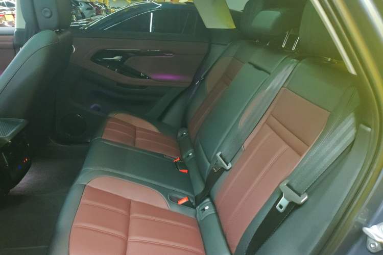 Used Land Rover Range Evoque 2024 Aurora L 249 PS Prestige Light-Chasing Edition Interior 4
