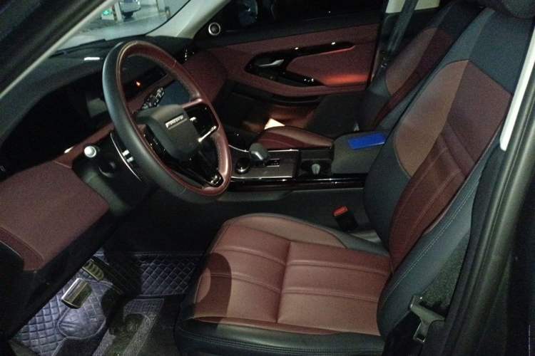 Used Land Rover Range Evoque 2024 Aurora L 249 PS Prestige Light-Chasing Edition Left Front Seat