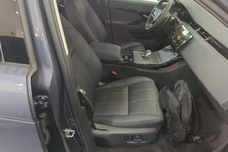 Used Land Rover Range Evoque 2024 Aurora L 249 PS Prestige Light-Chasing Edition Right Front Seat