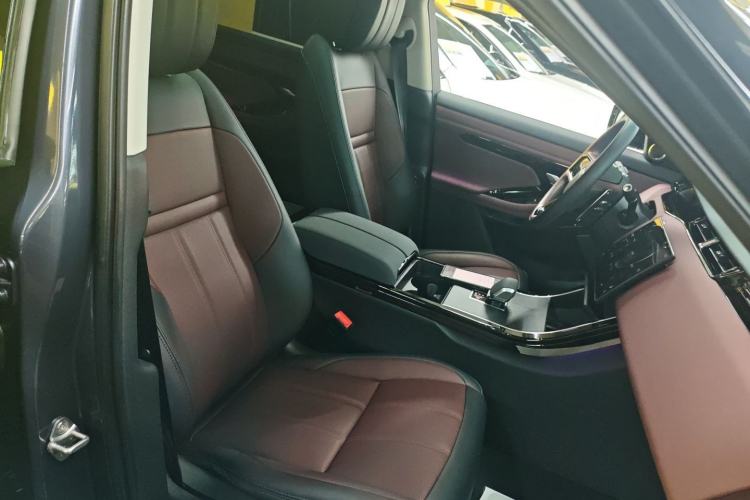 Used Land Rover Range Evoque 2024 Aurora L 249 PS Prestige Light-Chasing Edition Right Front Seat