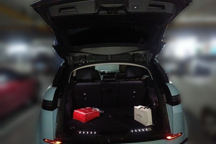 Used Land Rover Range Evoque 2024 Aurora L 249 PS Prestige Light-Chasing Edition Trunk