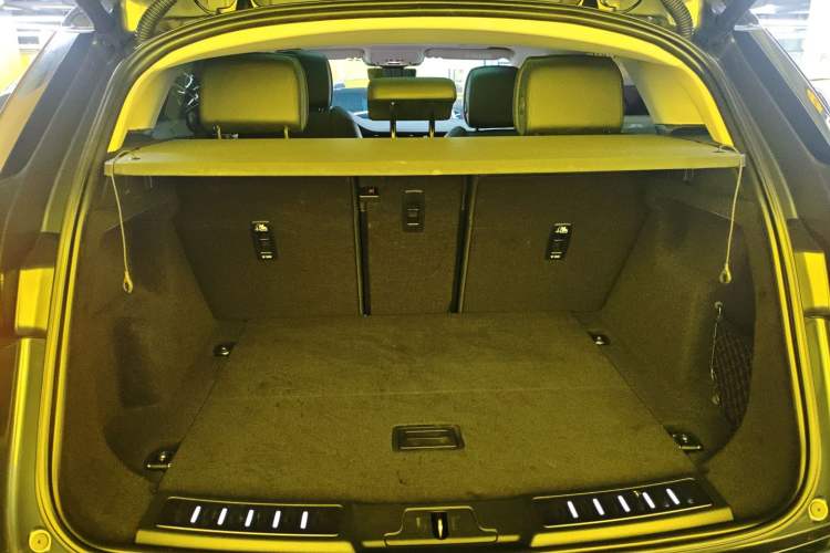 Used Land Rover Range Evoque 2024 Aurora L 249 PS Prestige Light-Chasing Edition Trunk