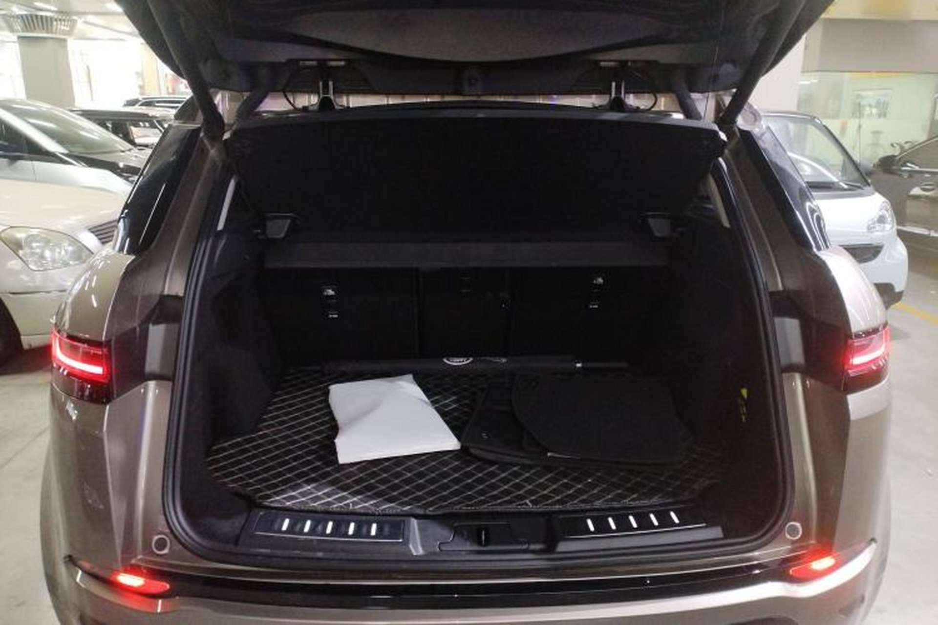 Used Land Rover Range Evoque 2024 Aurora L 249 PS Glowing Limited Edition Trunk
