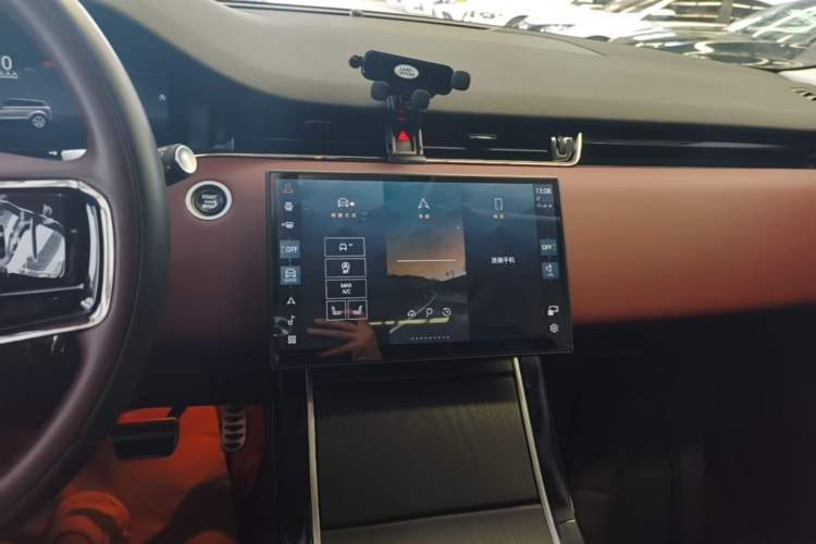 Used Land Rover Range Evoque 2024 Aurora L 249 PS Glowing Limited Edition Audio And AC Panel