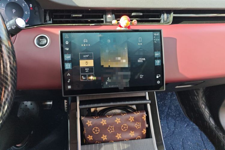 Used Land Rover Range Evoque 2024 Aurora L 249 PS Glowing Limited Edition Audio And AC Panel