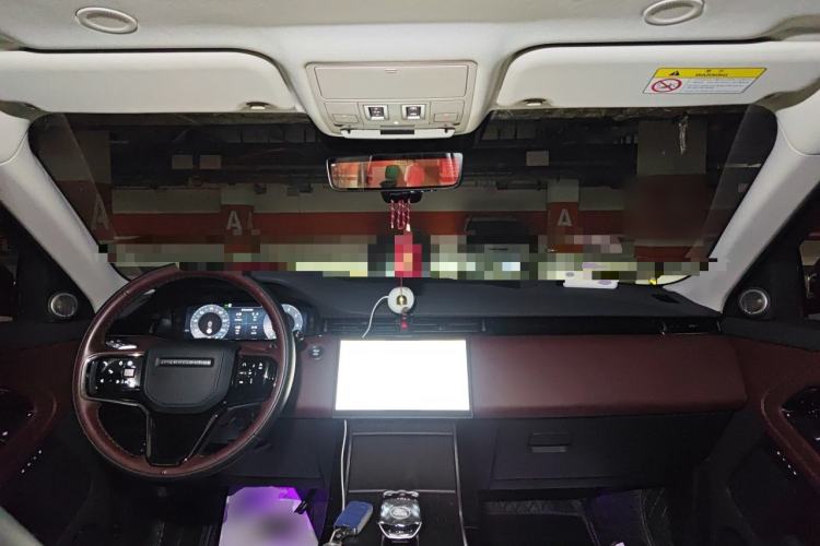 Used Land Rover Range Evoque 2024 Aurora L 249 PS Glowing Limited Edition Center Console