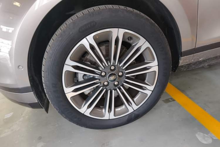 Used Land Rover Range Evoque 2024 Aurora L 249 PS Glowing Limited Edition Left Front Wheel Hub
