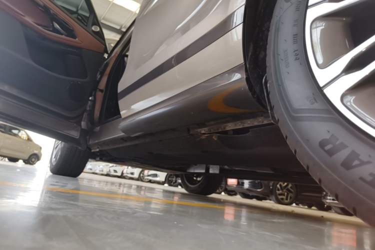 Used Land Rover Range Evoque 2024 Aurora L 249 PS Glowing Limited Edition Left Side Sill