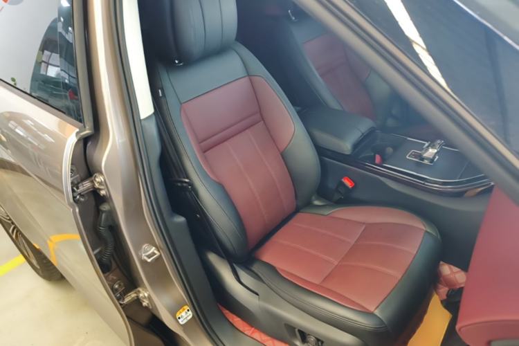 Used Land Rover Range Evoque 2024 Aurora L 249 PS Glowing Limited Edition Right Front Seat