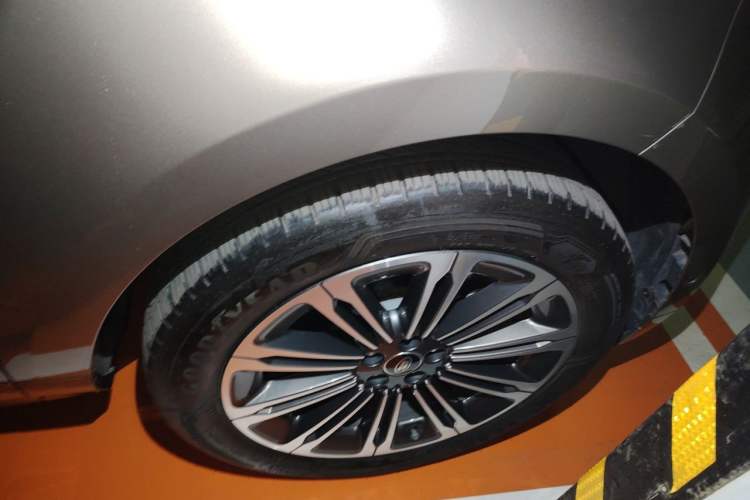 Used Land Rover Range Evoque 2024 Aurora L 249 PS Glowing Limited Edition Right Front Wheel Hub