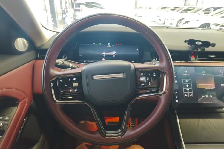 Used Land Rover Range Evoque 2024 Aurora L 249 PS Glowing Limited Edition Steering Wheel