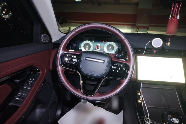 Used Land Rover Range Evoque 2024 Aurora L 249 PS Glowing Limited Edition Steering Wheel