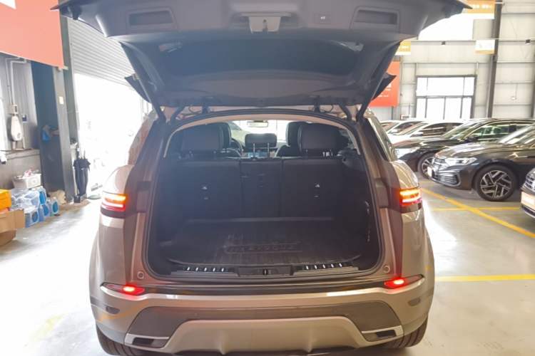 Used Land Rover Range Evoque 2024 Aurora L 249 PS Glowing Limited Edition Trunk