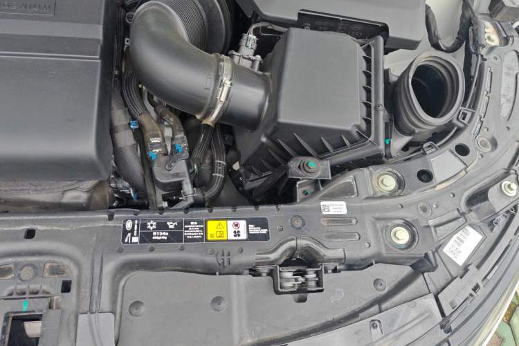 Used Land Rover Range Evoque 2024 Aurora L 249 PS Prestige Light-Chasing Edition Engine Bay Left