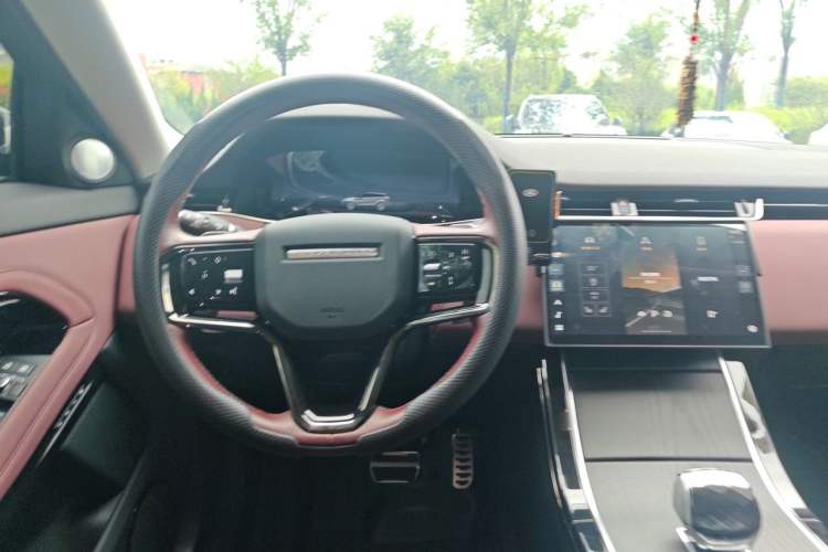 Used Land Rover Range Evoque 2024 Aurora L 249 PS Prestige Light-Chasing Edition Steering Wheel