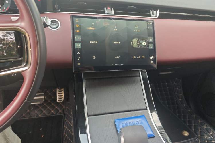 Used Land Rover Range Evoque 2024 Aurora L 249 PS Glowing Limited Edition Audio And AC Panel