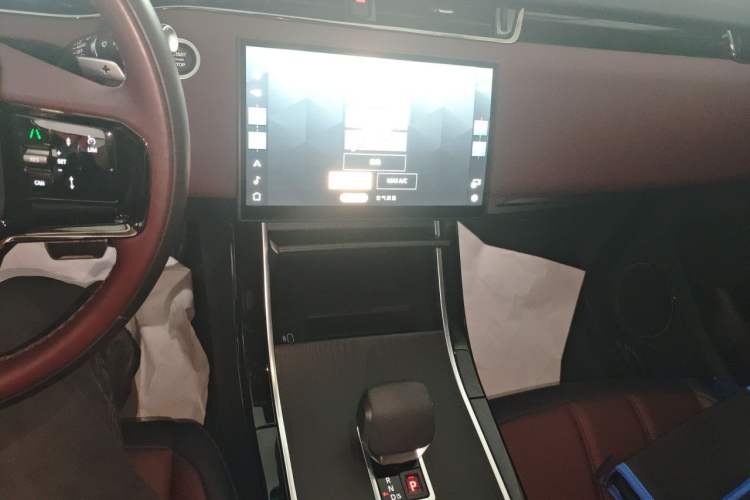 Used Land Rover Range Evoque 2024 Aurora L 249 PS Prestige Light-Chasing Edition Audio And AC Panel