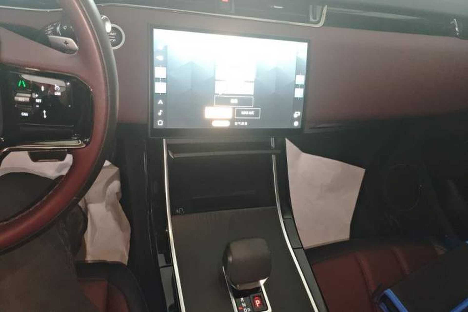 Used Land Rover Range Evoque 2024 Aurora L 249 PS Prestige Light-Chasing Edition Audio And AC Panel