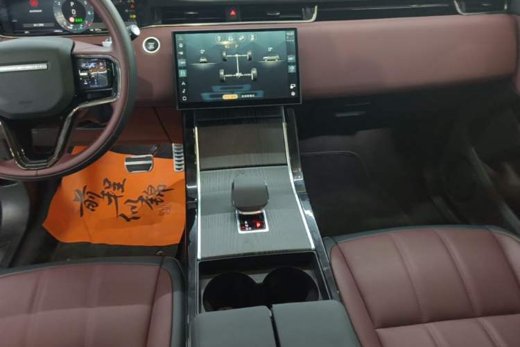 Used Land Rover Range Evoque 2024 Aurora L 249 PS Prestige Light-Chasing Edition Audio And AC Panel