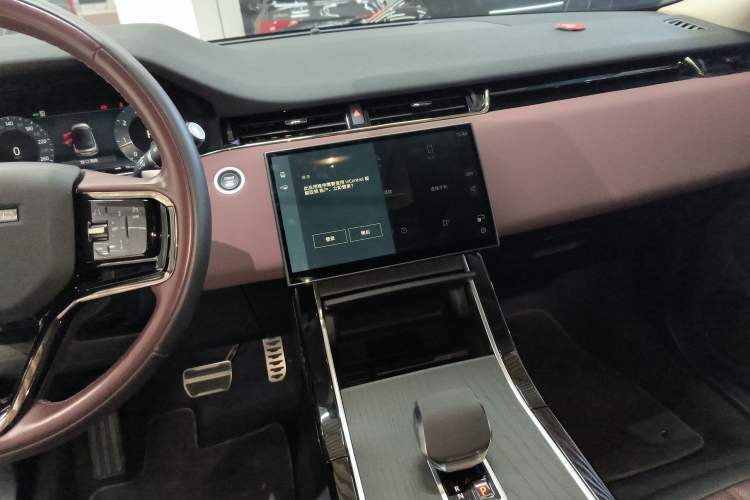 Used Land Rover Range Evoque 2024 Aurora L 249 PS Prestige Light-Chasing Edition Audio And AC Panel