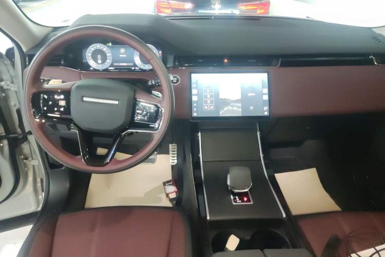 Used Land Rover Range Evoque 2024 Aurora L 249 PS Prestige Light-Chasing Edition Audio And AC Panel