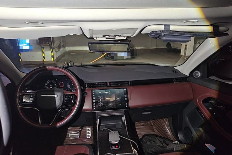 Used Land Rover Range Evoque 2024 Aurora L 249 PS Glowing Limited Edition Center Console