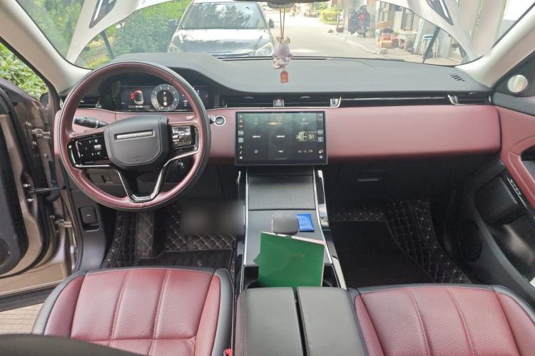 Used Land Rover Range Evoque 2024 Aurora L 249 PS Glowing Limited Edition Center Console