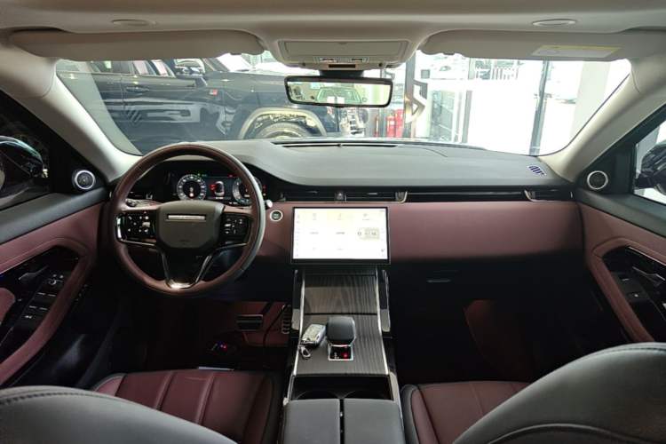 Used Land Rover Range Evoque 2024 Aurora L 249 PS Prestige Light-Chasing Edition Center Console