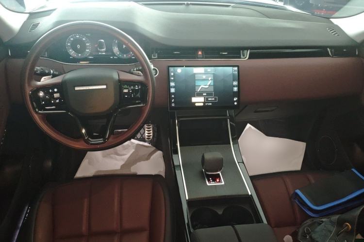 Used Land Rover Range Evoque 2024 Aurora L 249 PS Prestige Light-Chasing Edition Center Console