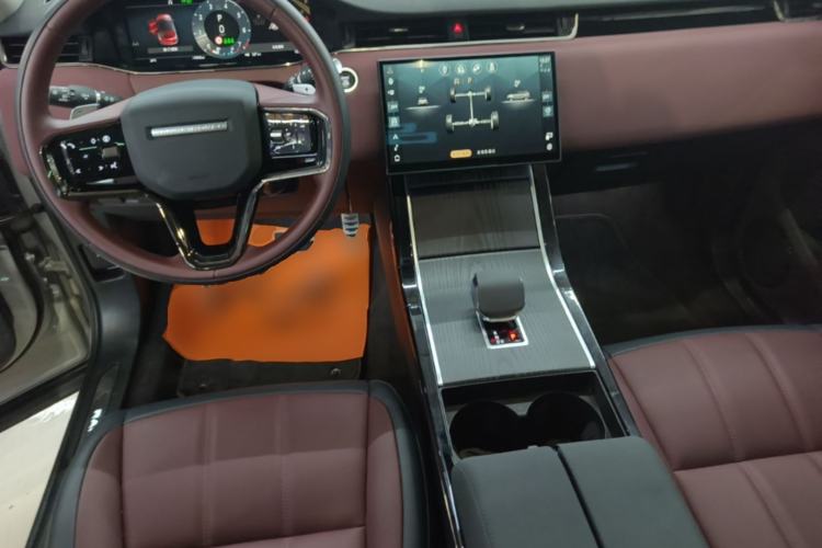 Used Land Rover Range Evoque 2024 Aurora L 249 PS Prestige Light-Chasing Edition Center Console