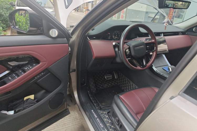 Used Land Rover Range Evoque 2024 Aurora L 249 PS Glowing Limited Edition Driver Seat