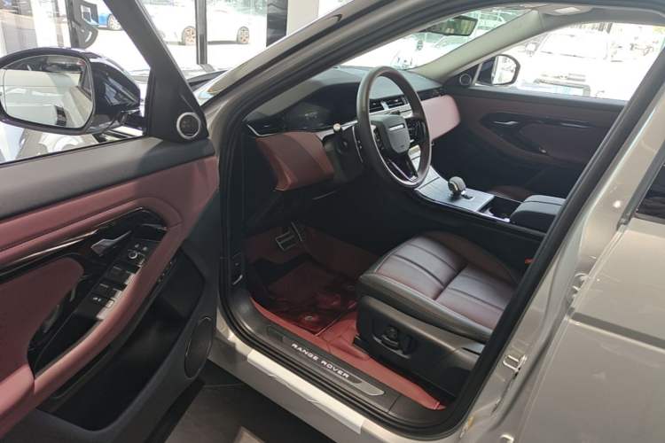 Used Land Rover Range Evoque 2024 Aurora L 249 PS Prestige Light-Chasing Edition Driver Seat