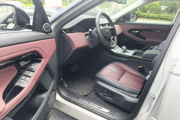 Used Land Rover Range Evoque 2024 Aurora L 249 PS Prestige Light-Chasing Edition Driver Seat