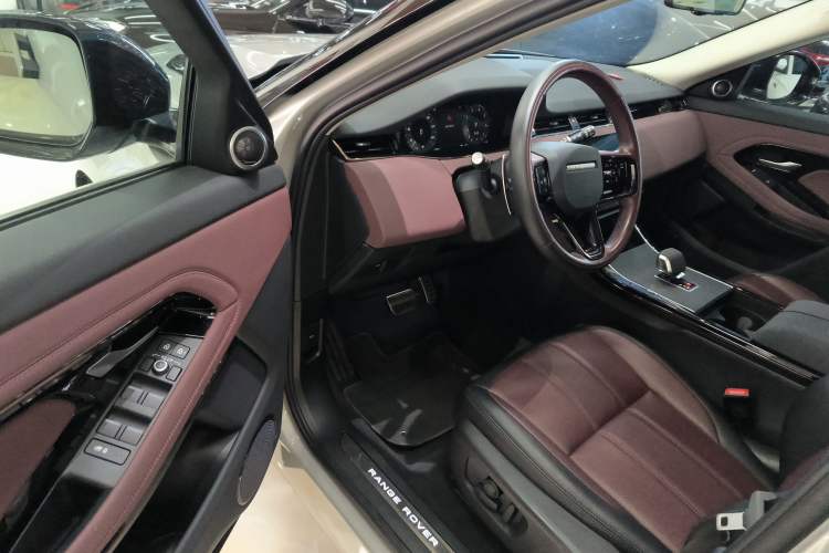 Used Land Rover Range Evoque 2024 Aurora L 249 PS Prestige Light-Chasing Edition Driver Seat