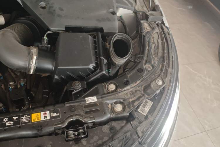 Used Land Rover Range Evoque 2024 Aurora L 249 PS Prestige Light-Chasing Edition Engine Bay Left
