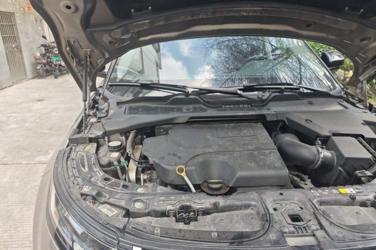 Used Land Rover Range Evoque 2024 Aurora L 249 PS Glowing Limited Edition Engine Bay Right