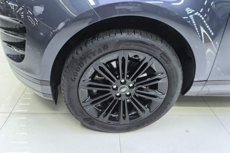 Used Land Rover Range Evoque 2024 Aurora L 249 PS Prestige Light-Chasing Edition Exterior 4