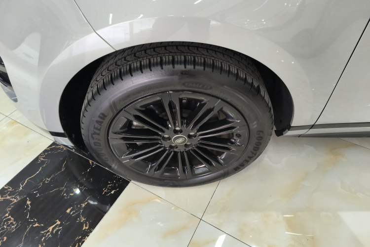 Used Land Rover Range Evoque 2024 Aurora L 249 PS Prestige Light-Chasing Edition Exterior 4