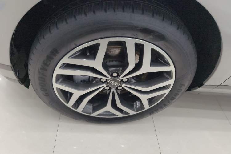 Used Land Rover Range Evoque 2024 Aurora L 249 PS Prestige Light-Chasing Edition Exterior 7