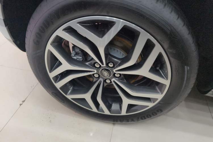 Used Land Rover Range Evoque 2024 Aurora L 249 PS Prestige Light-Chasing Edition Exterior 8