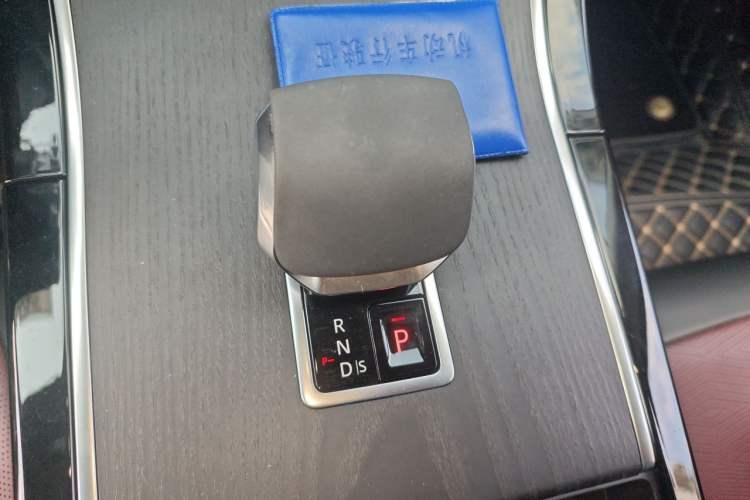Used Land Rover Range Evoque 2024 Aurora L 249 PS Glowing Limited Edition Gear Lever