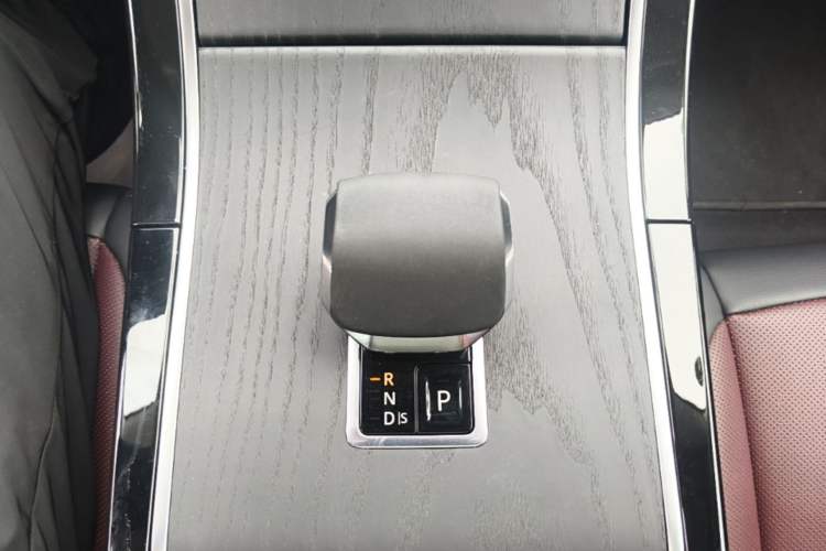 Used Land Rover Range Evoque 2024 Aurora L 249 PS Prestige Light-Chasing Edition Gear Lever