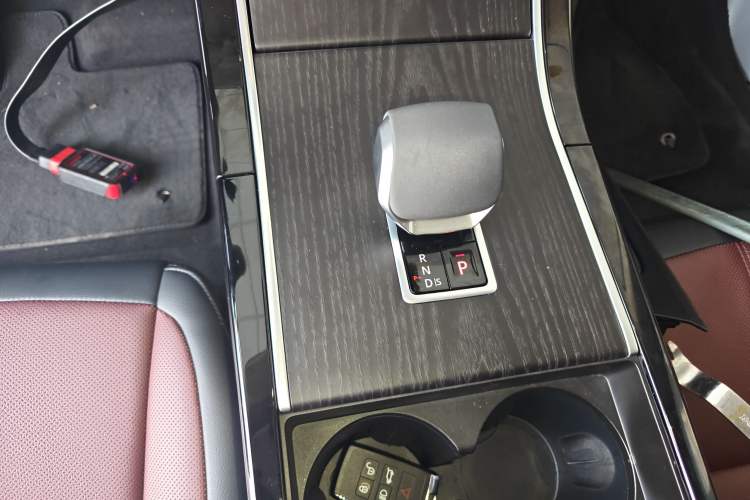Used Land Rover Range Evoque 2024 Aurora L 249 PS Prestige Light-Chasing Edition Gear Lever
