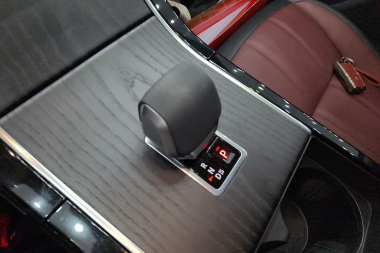 Used Land Rover Range Evoque 2024 Aurora L 249 PS Prestige Light-Chasing Edition Gear Lever