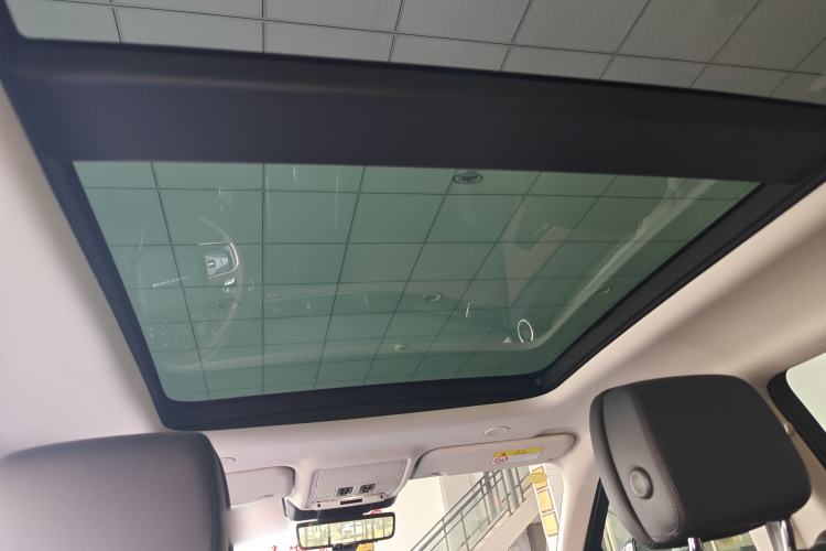 Used Land Rover Range Evoque 2024 Aurora L 249 PS Prestige Light-Chasing Edition Headliner