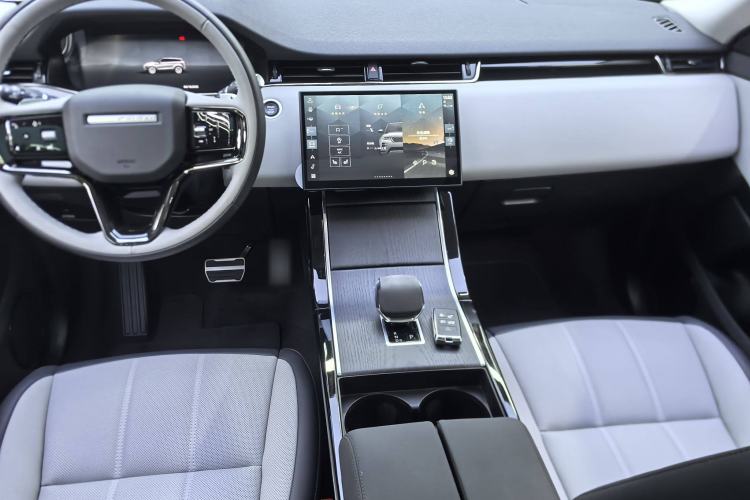 Used Land Rover Range Evoque 2024 Aurora L 249 PS Prestige Light-Chasing Edition Interior 1