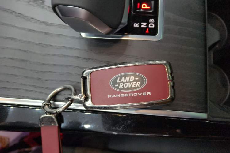 Used Land Rover Range Evoque 2024 Aurora L 249 PS Prestige Light-Chasing Edition Interior 1