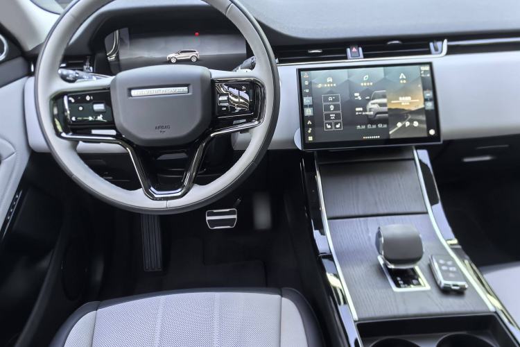 Used Land Rover Range Evoque 2024 Aurora L 249 PS Prestige Light-Chasing Edition Interior 2